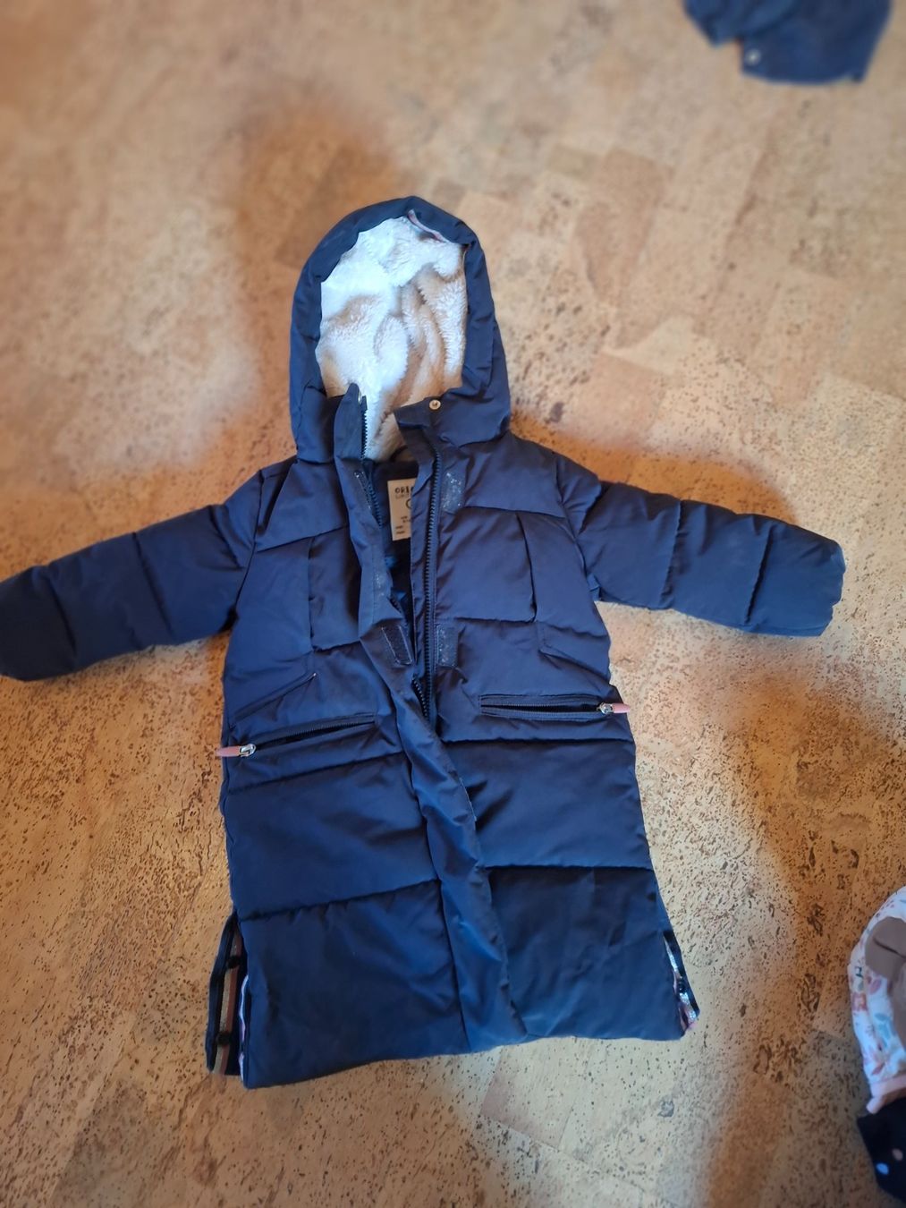 C&A Vestes & Manteaux: Kinder Wintermantel dunkelblau Grösse 92 – D'occasion à Galgenen par 27hours