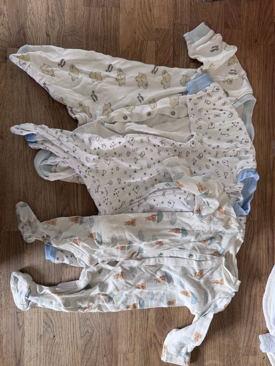 Lotti & Set di vestiti: Baby Kleider-Set:  Gr 56 – Usato da Unterkulm venduto da Muus713 6