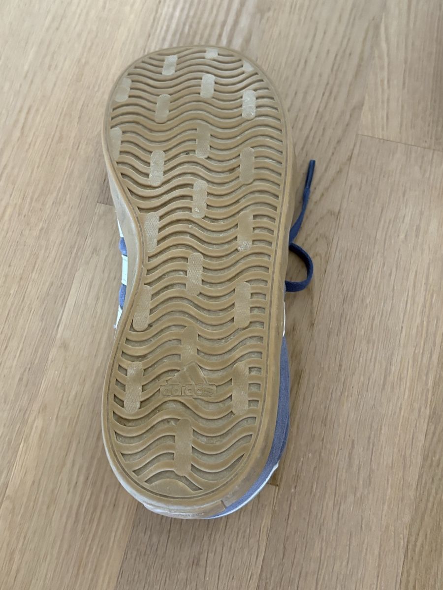 Adidas Damenschuhe: Adidas Schuhe  – Gebraucht aus Küttigen von Lexan 3