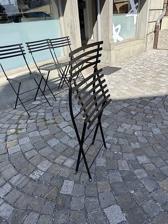 Chaises: Chaises métal – D'occasion à Lausanne par Unehistoiredesapes 2