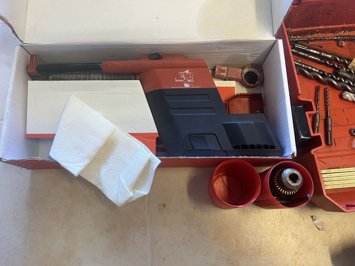 Hilti Bohrmaschinen: Hilti TE5 mit Staubsauger Aufsatz  – Gebraucht aus Neerach von fuz_8d7l 8