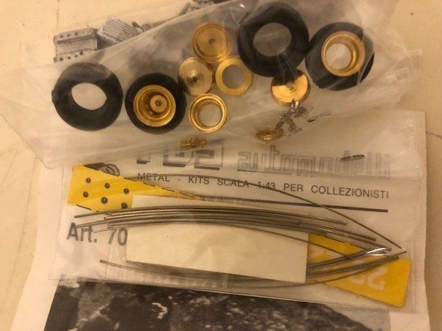 Ferrari Modellini d'auto: FDS- Kit Ferrari – Nuovo (secondo la descrizione) da Muttenz venduto da Gucci2005 5