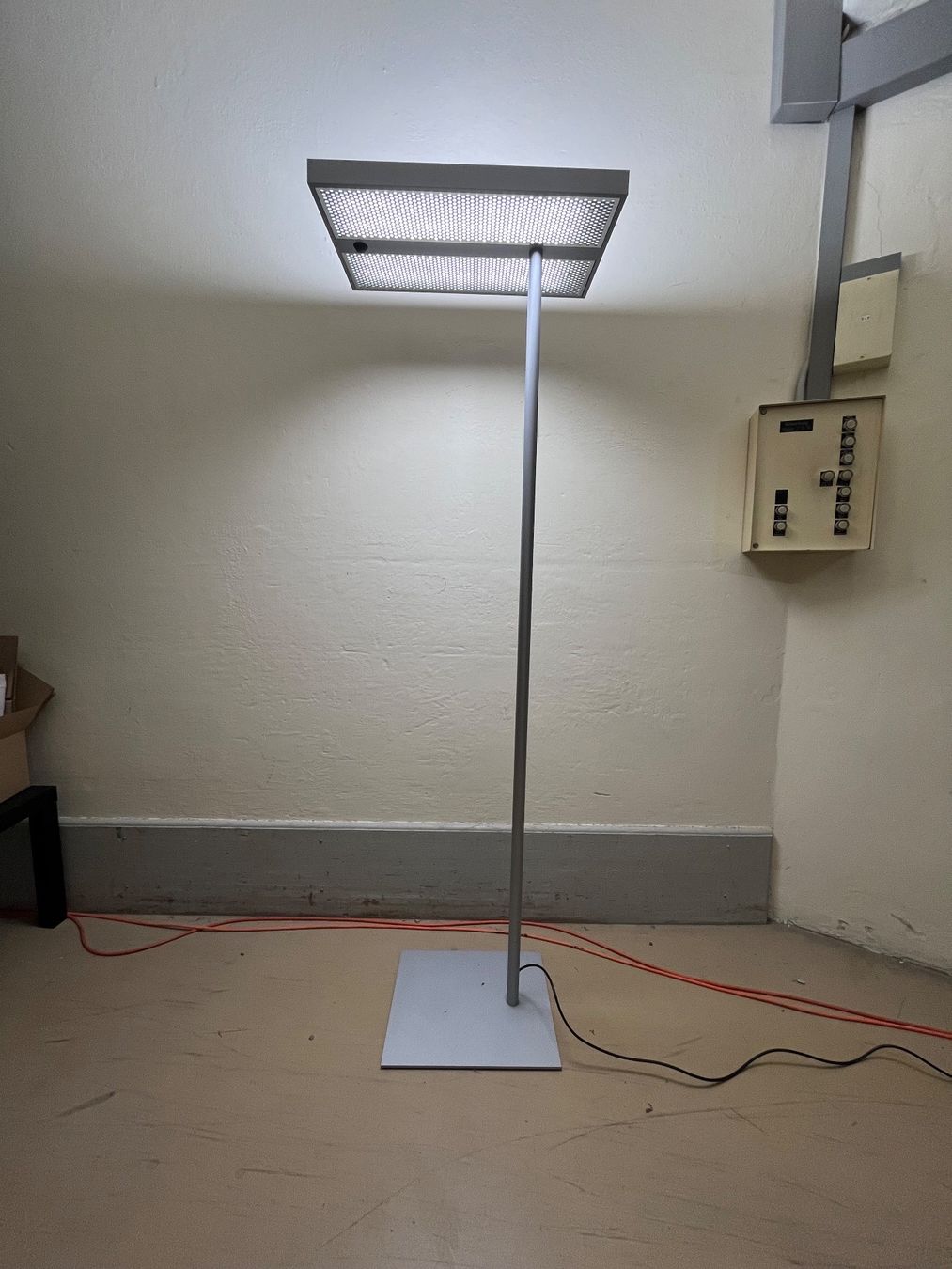 Lampade: Stehlampe Büro, Lampe, Leuchte, Sensor – Usato da Netstal venduto da spaltflo01