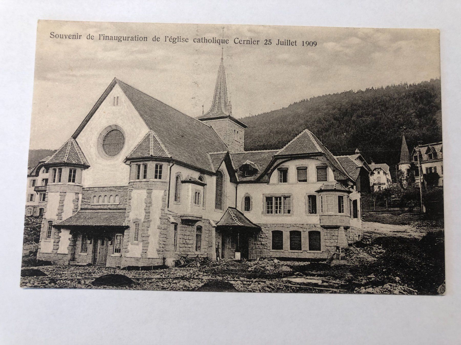 Cartes postales: Cernier - L'inauguration de l'eglise 1909 – D'occasion à Pfäffikon ZH par Waltoversand