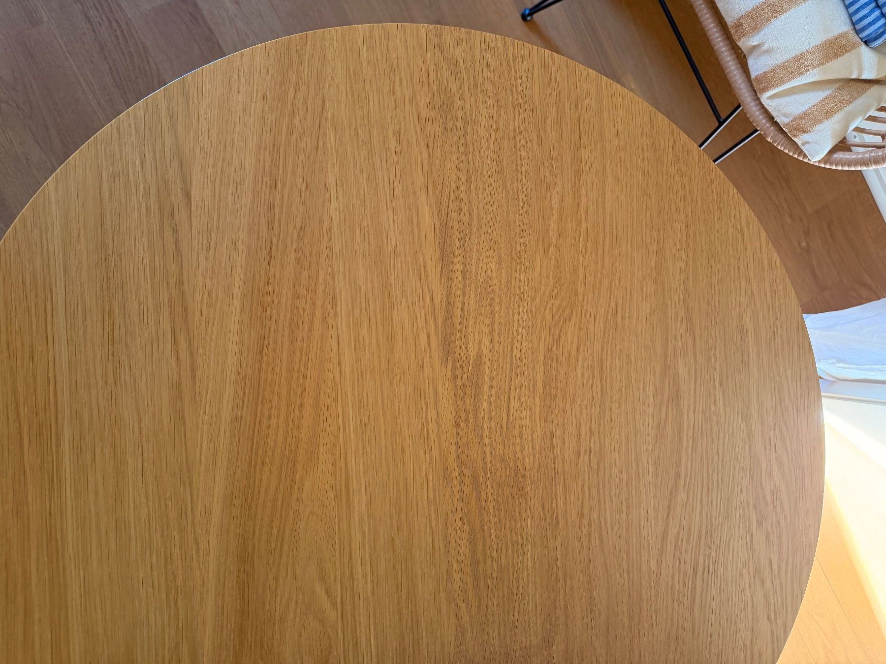 Bolia Tavoli: Bolia Turned Table Esstisch Eiche rund 75 cm - NP 1849 CHF – Nuovo (secondo la descrizione) da Zürich venduto da den_t9wl 3