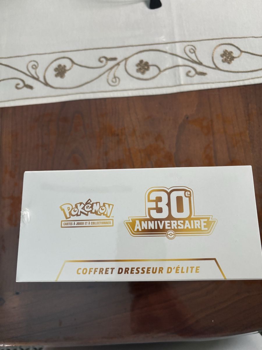 Jeux: ETB Pokemon 30 ans FR – Neuf avec emballage d'origine à Cointrin par Adrien.lpsfr 2