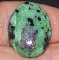 Cabochon L-9067 – Rubin Zoisit oval ca. 21x15mm