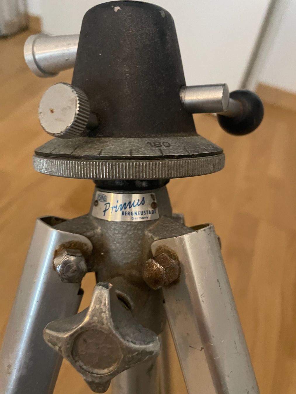 Treppiedi & Teste: Vintage Dreibeinstativ ISING PRIMUS – Usato da Wabern venduto da carciofo 1