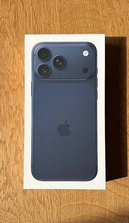Handys / Smartphones: Apple iPhone 17 Pro Max 256 Go  Deep Blue – Gebraucht aus Pully von forceed