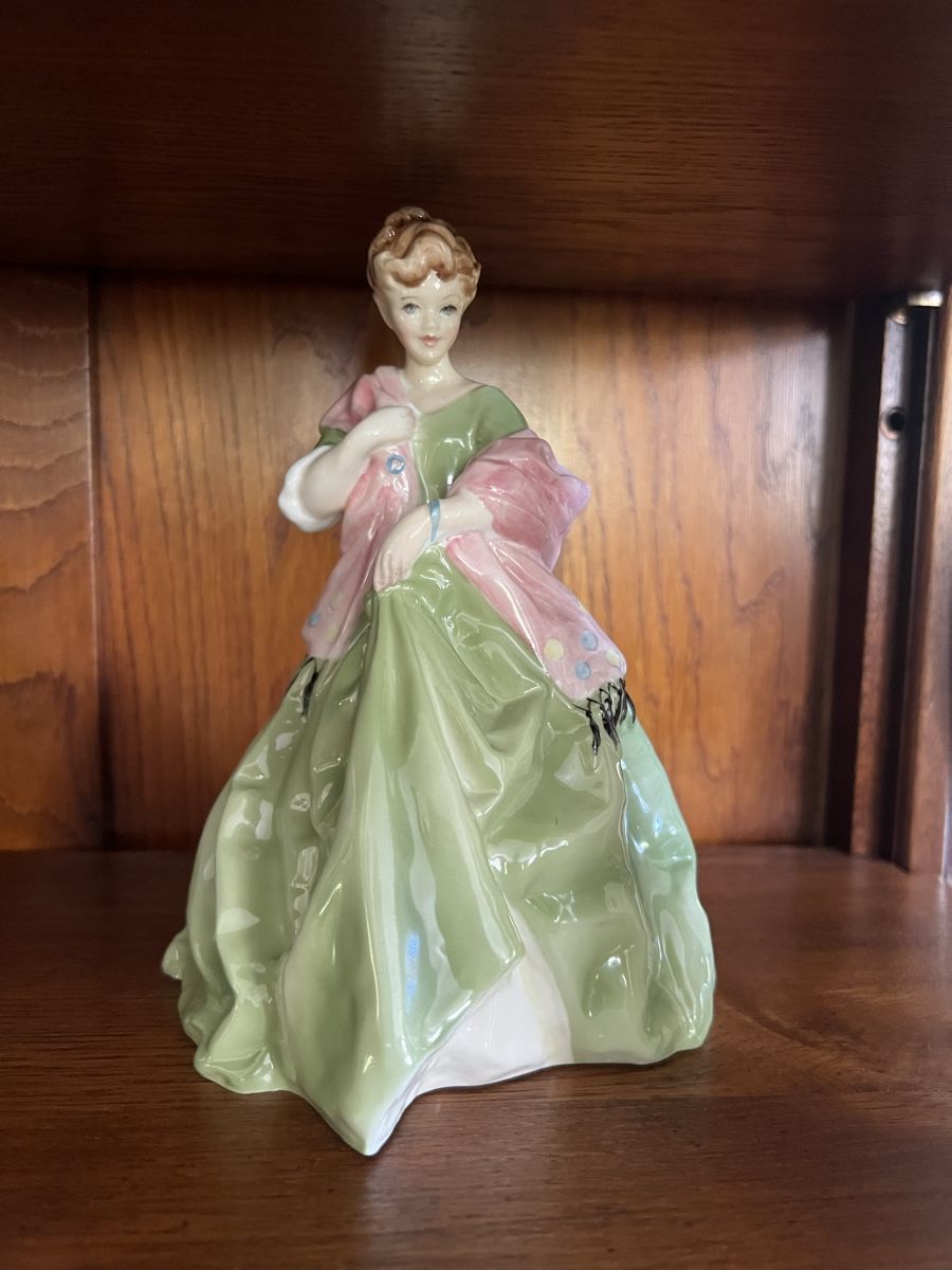 Royal Doulton Statuette: Royal Worcester "First Dance" Figurine by F.G. Doughty 3629 – Nuovo (secondo la descrizione) da Genève venduto da aud_5wsk