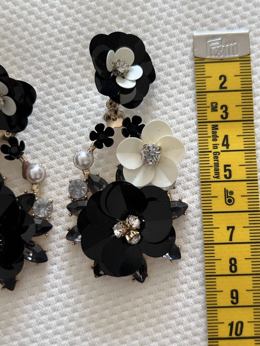 Orecchini pendenti & Orecchini a lobo: Black & White Flower Earrings – Nuovo (secondo la descrizione) da Biel/Bienne venduto da zit_v5yc 2