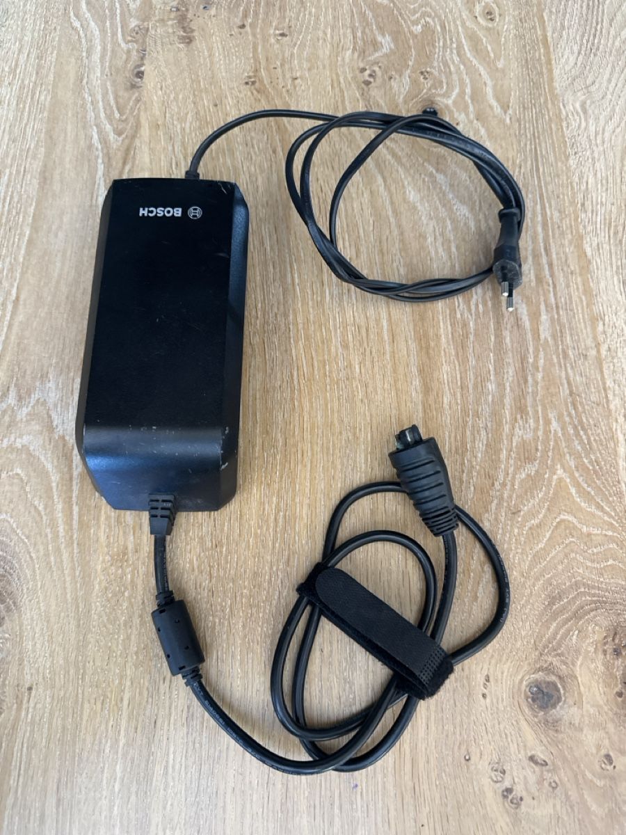 Bosch Akkus: Chargeur Bosch 4A BCS220 Scott Strike 2022 – Gebraucht aus Fleurier von salar