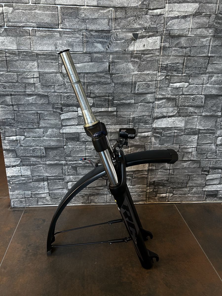 Pezzi di ricambio: Fahrradgabel mit Beleuchtung – Usato da Root venduto da Sajo_04