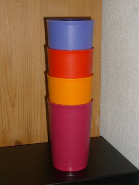 Tupperware Recipients et similaires: TUPPERWARE BECHER 4 STK. – D'occasion à St.Gallen par Anso 2