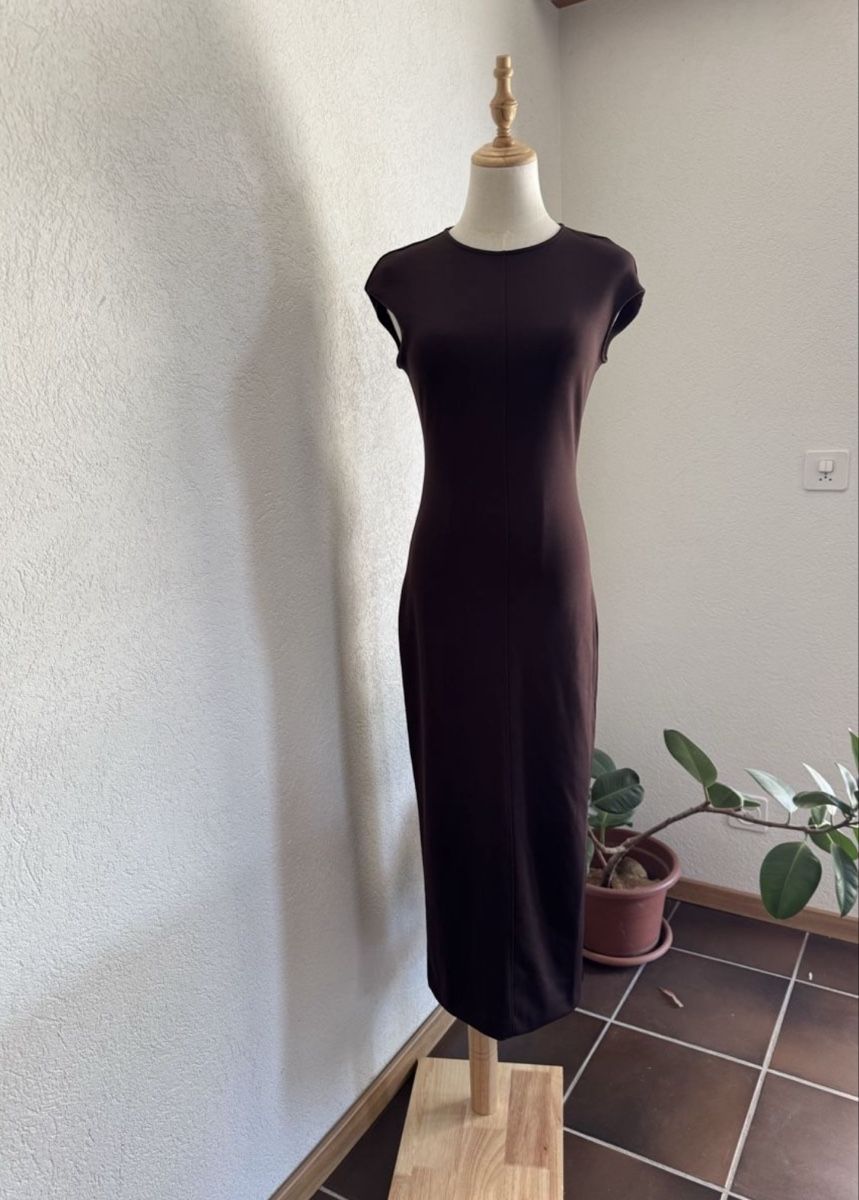 Vestiti: braunes tailliertes Kleid Größe S/robe ajustée marron S – Nuovo e nell'imballaggio originale da Veyras venduto da ValClasse 1