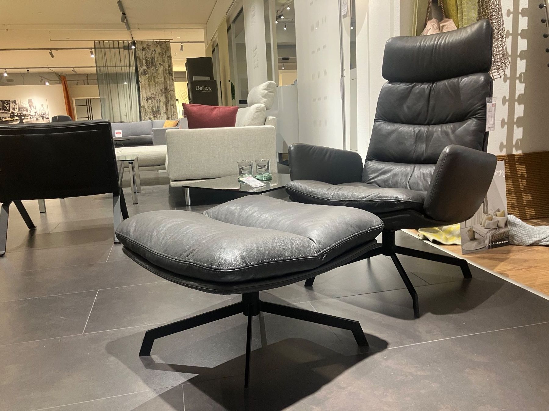 Poltrone: Armlehnsessel mit Hocker Arva Lounge – Usato da Reinach AG venduto da Moebel_Hunziker 1