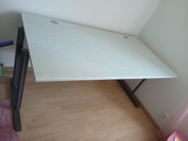 Schreibtisch