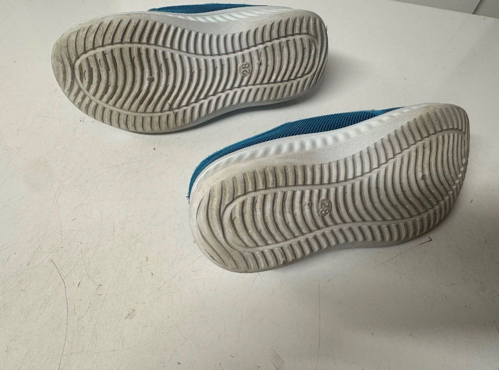 Chaussures garçon: Kinder Hausschuhe Grösse 28 – D'occasion à Zürich par zd_1965 5