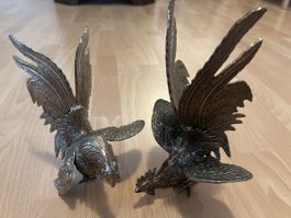 Zwei Hahnenfiguren aus Metall guter Zustand