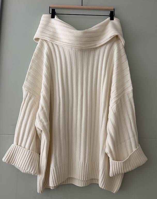 Pullover & Sweatshirts: Pullover Carmenausschnitt off white – Gebraucht aus Luzern von Chiara.9