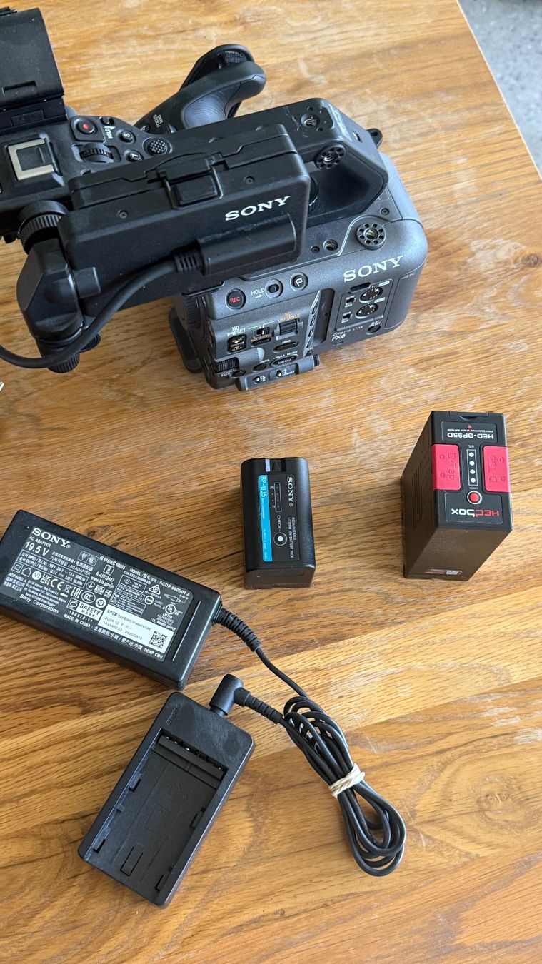 Sony Caméscopes: Sony fx6 comme neuf – D'occasion à nyon par mat_cqt5