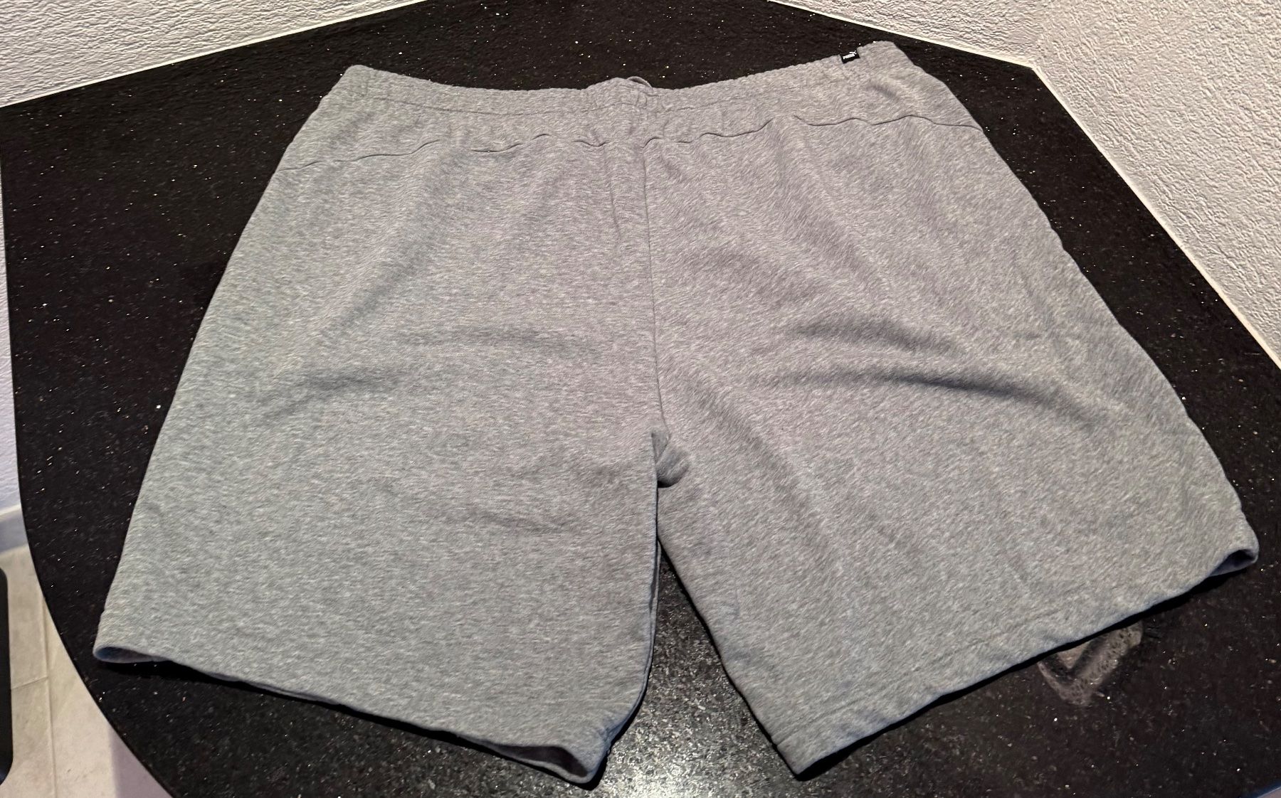 Puma Hosen: Puma, bequeme Trainershorts, Grösse 4XL – Neu (gemäss Beschreibung) aus Niederweningen von baghirac 4
