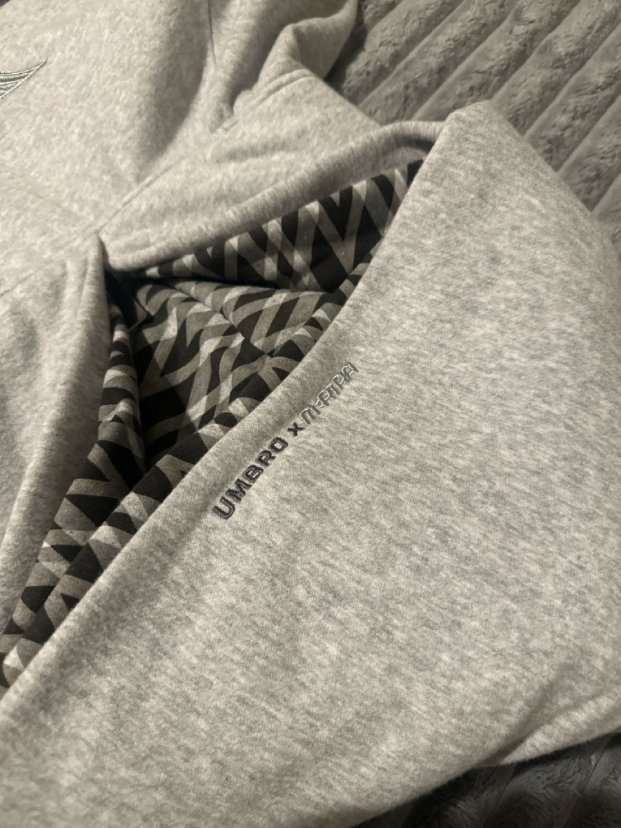 Pulls & Sweat-shirts: Sweat Metra X Umbro taille M  – Neuf avec emballage d'origine à Renens VD par acc_x6fw 3