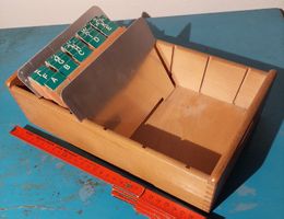 Holzbox mit Alphabet-Einteilungskarten, 2 Aluunterteilungen