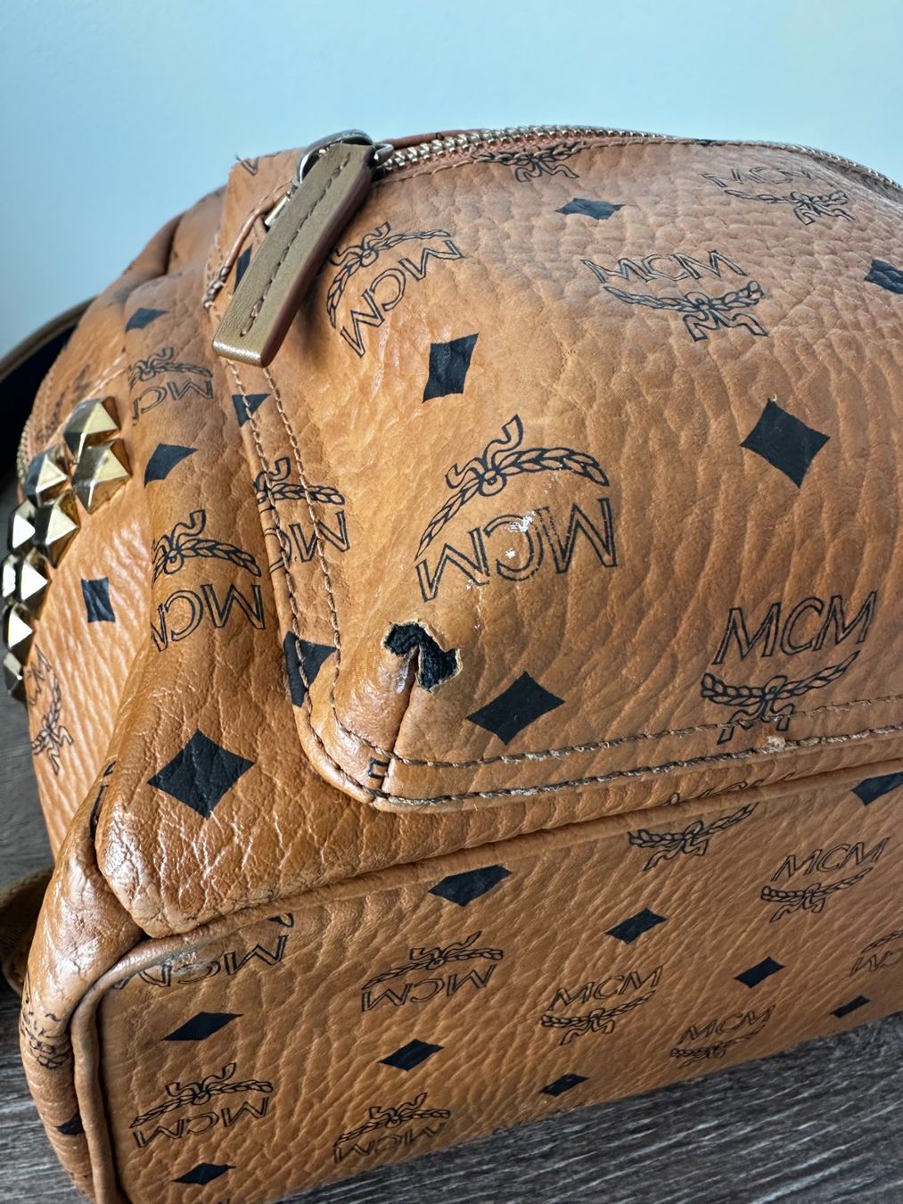 Mcm Sacs à dos: Original MCM Stark Medium Rucksack Cognac Visetos mit Nieten – D'occasion à Mühlethal par sarah-davide 5