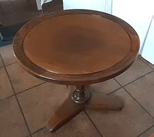 Antiker Couchtisch aus Nussbaumholz -Antique table en noyer