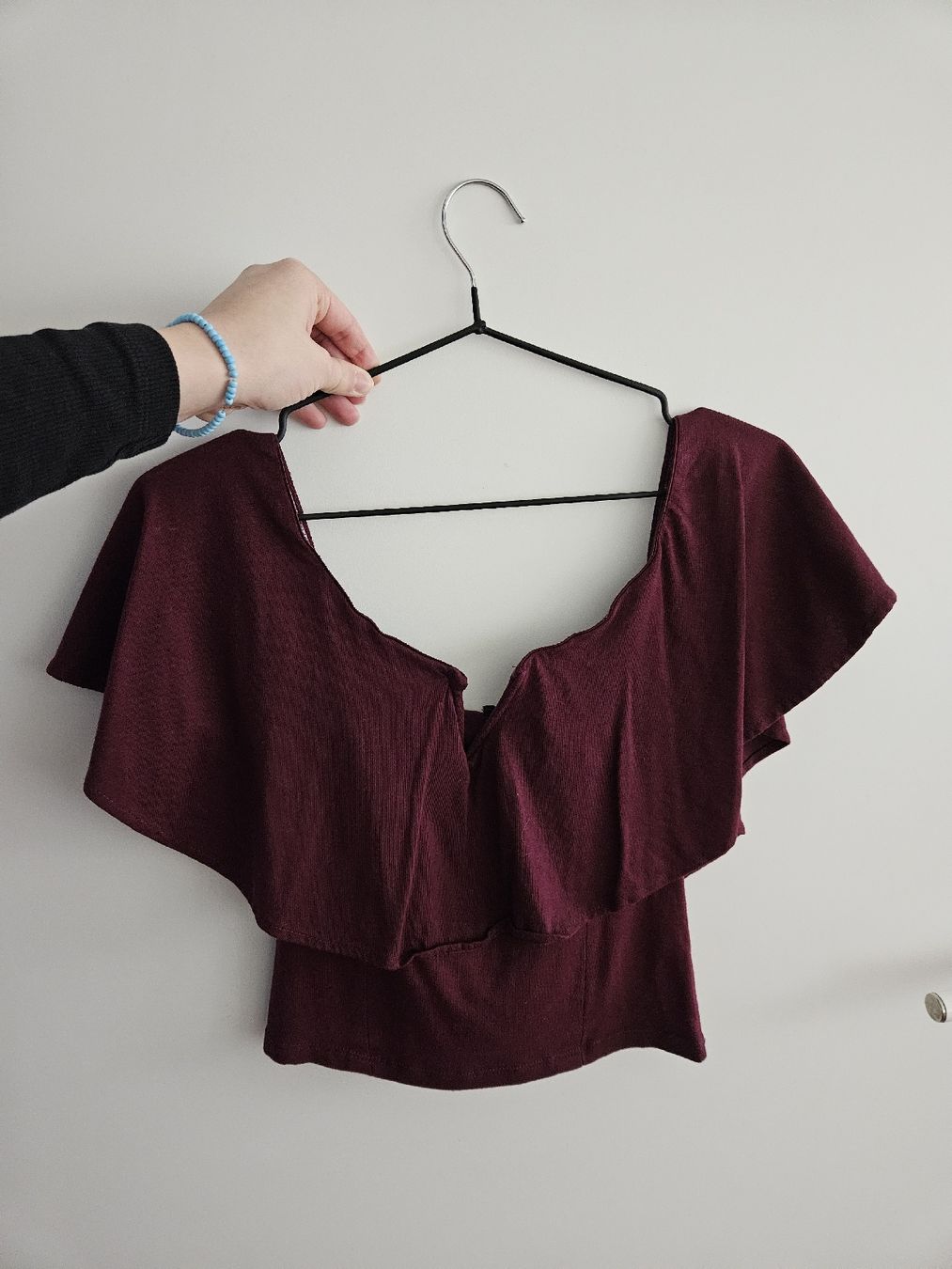 Bershka T-shirt: Schulterfreies Tshirt – Usato da Kilchberg ZH venduto da tan_g9ny