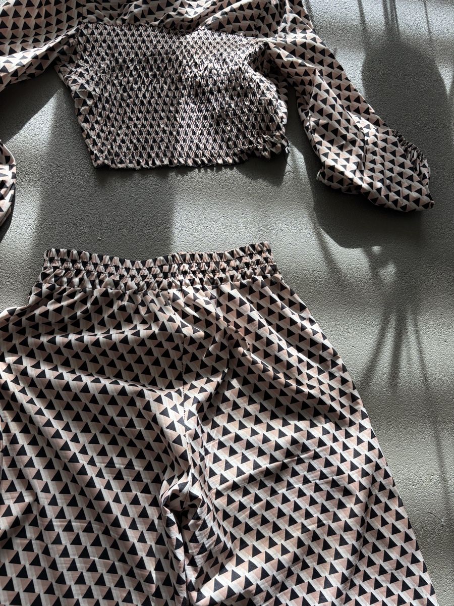 Hosen: Ensemble crop top et pantalon large, taille M – Gebraucht aus Martigny von lovejess 3
