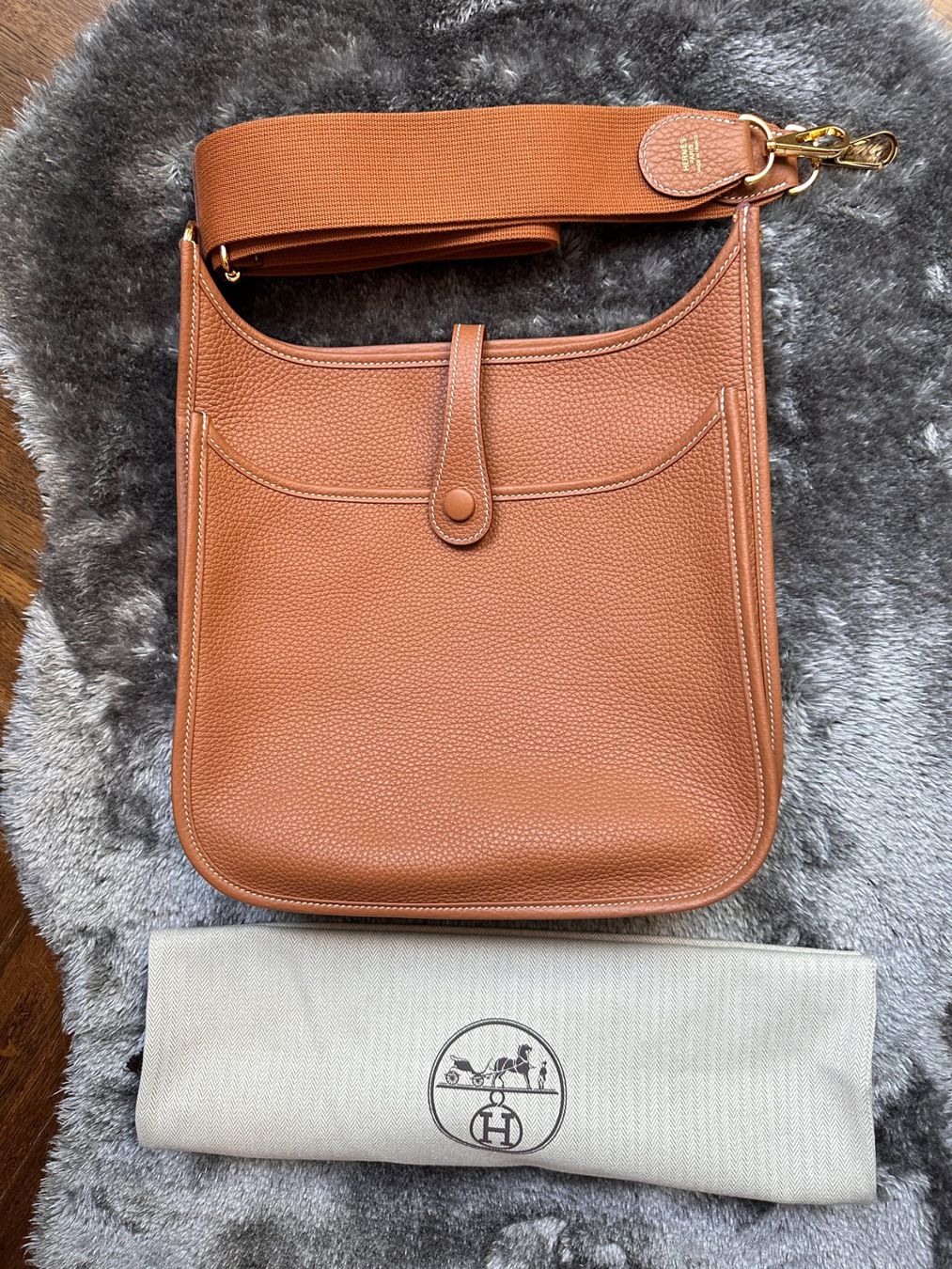 Hermès Borse da donna: NEW Hermès Evelyne III 29 in Gold – Nuovo e nell'imballaggio originale da Zürich venduto da miy_n8dk 1