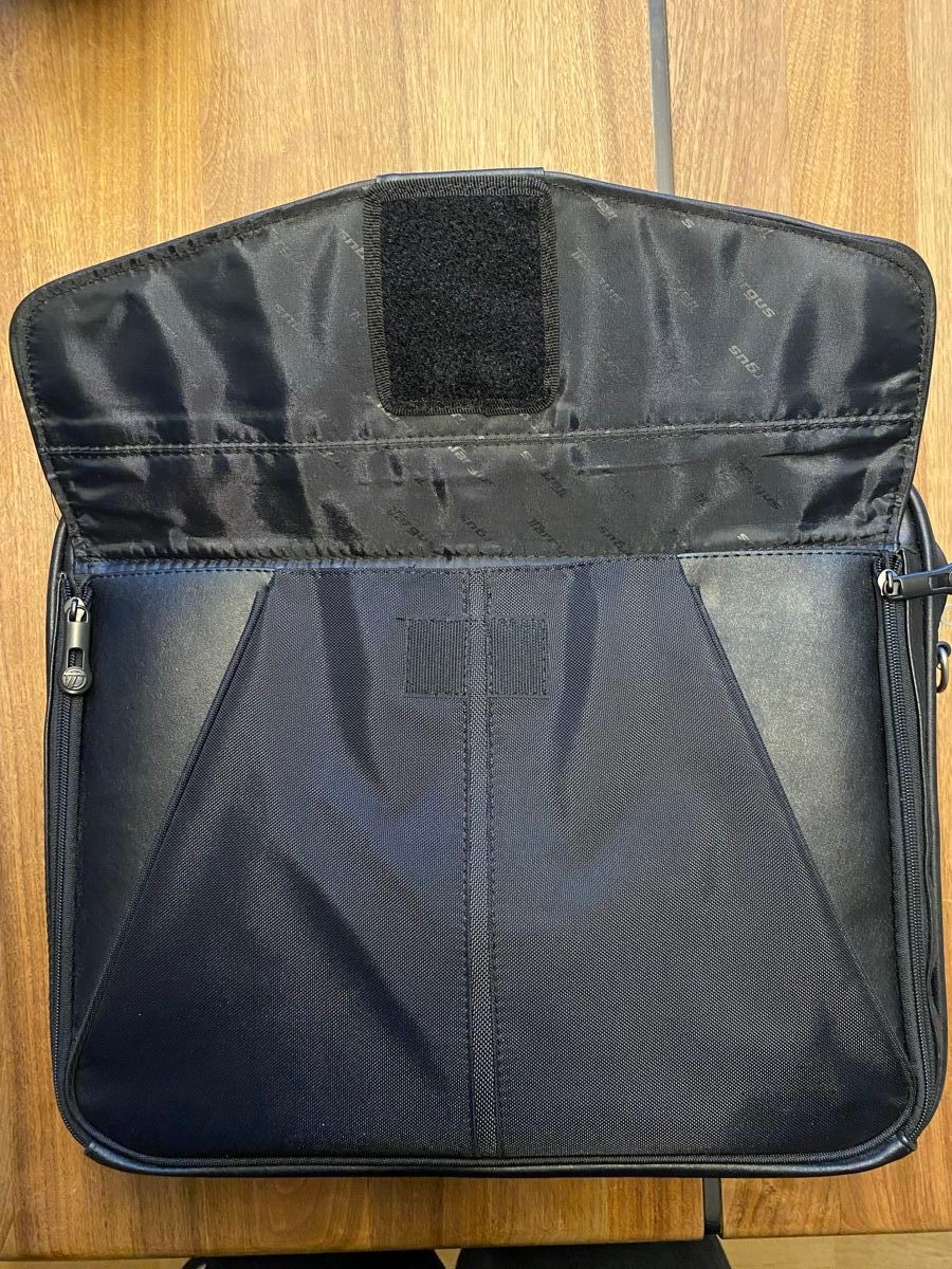 Targus Borse: Businesstasche Laptopfach Schultergurt – Usato da Bern venduto da mod18 3