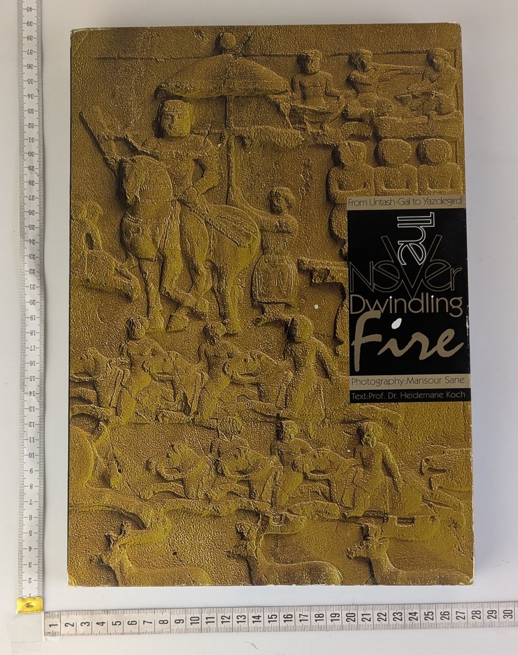 Libri: Seltenes Buch "The Never Dwindling Fire" im Schuber – Usato da Zürich venduto da axolottchen