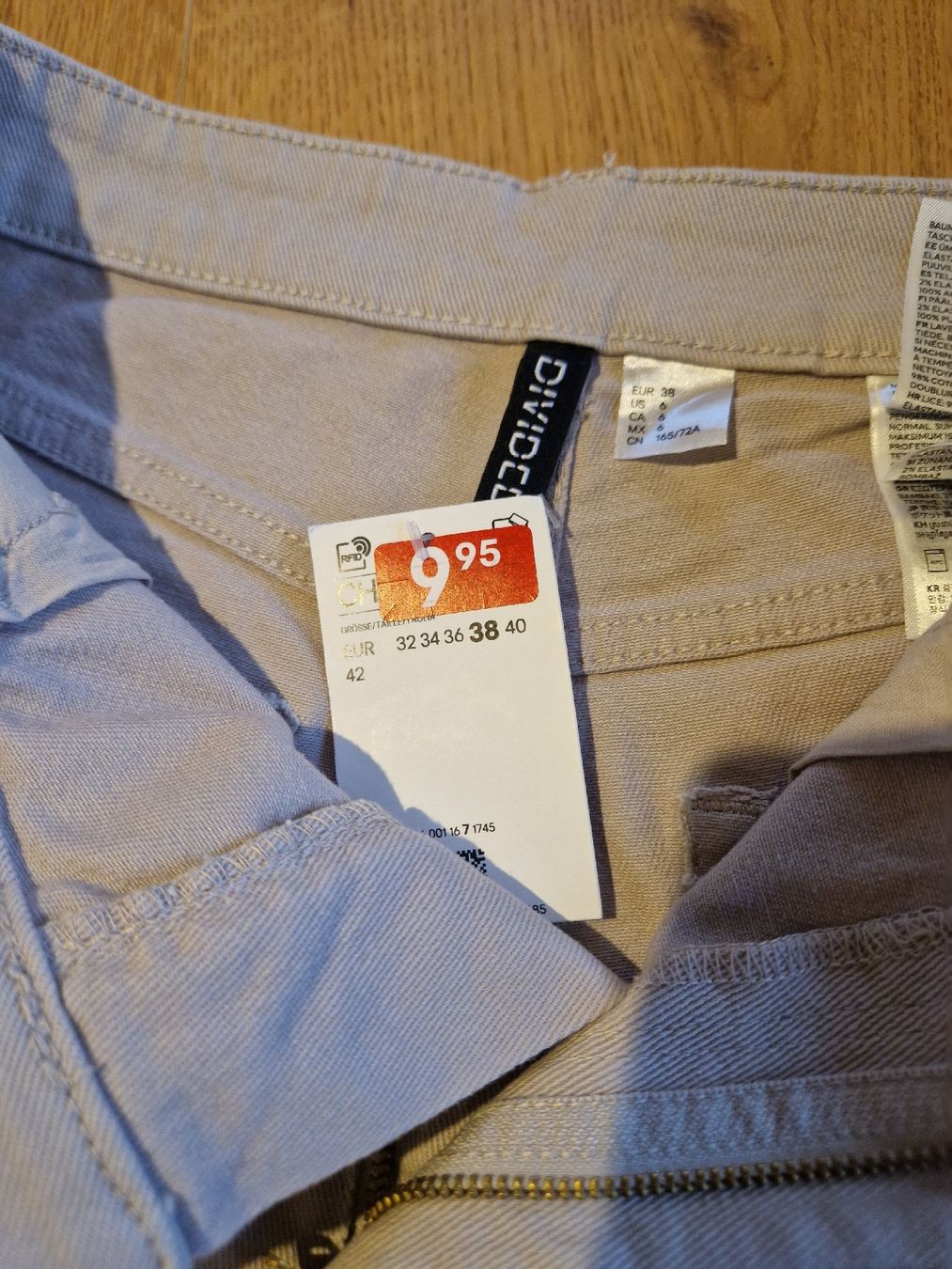 H&M Pantaloni: Neue Shorts von H&M, Grösse 38 – Nuovo e nell'imballaggio originale da Innerberg venduto da Noe25 2