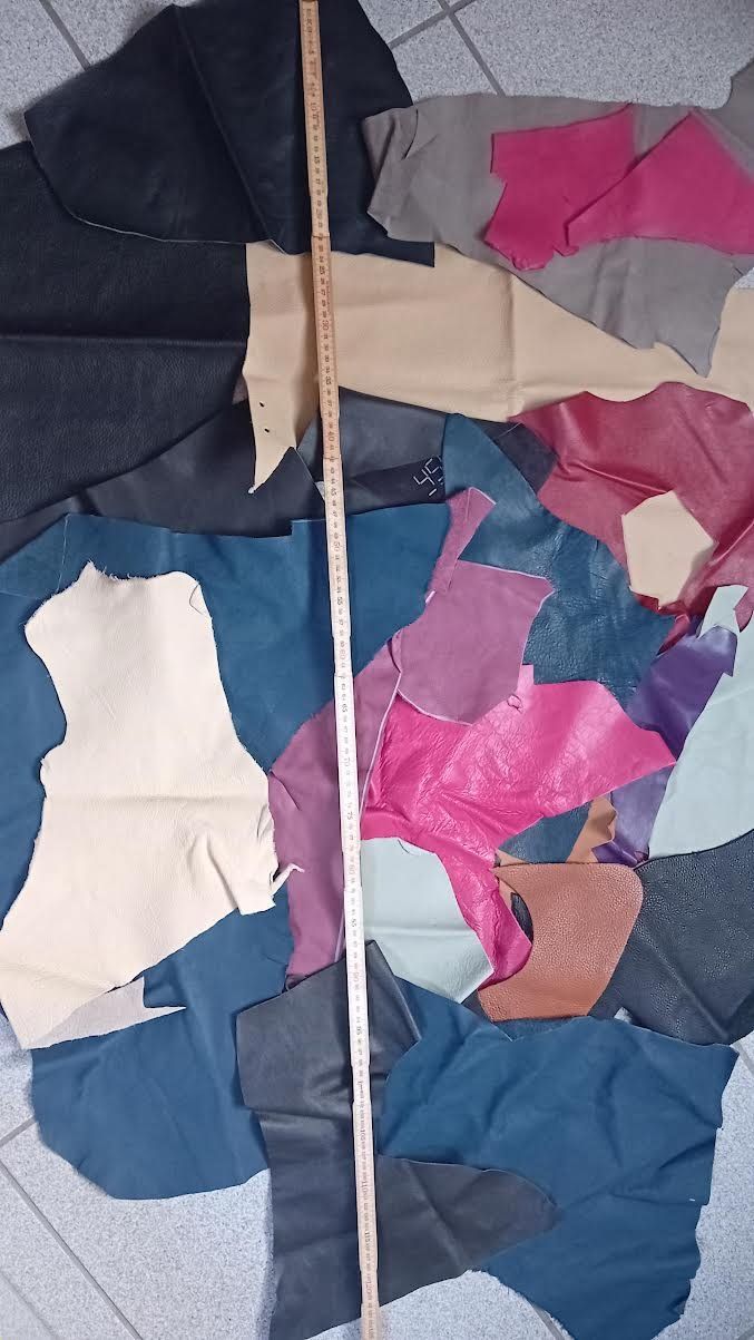 Tissus: Leder Reste ca.3,5kg – D'occasion à Salez par Robe12 2