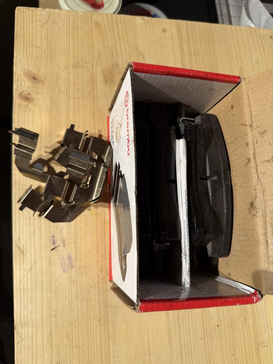Brembo Tutti pezzi di ricambio auto: Brembo Bremsklötze P30 073 – Usato da Schwanden GL venduto da Lex95 2