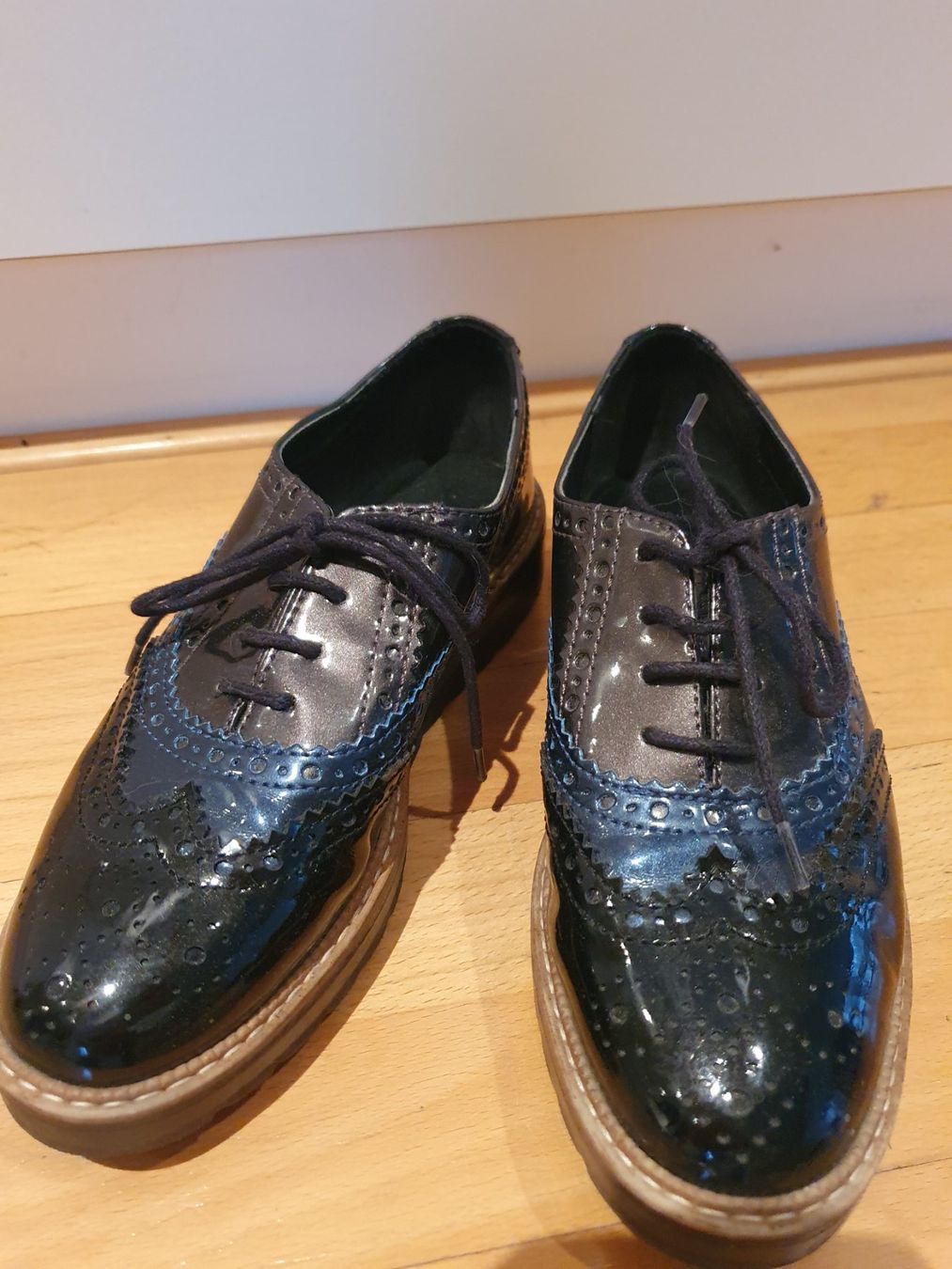 Damenschuhe: Lack Schuhe, dunkelblau, Gr. 37 – Gebraucht aus Kloten von Hektor44 1