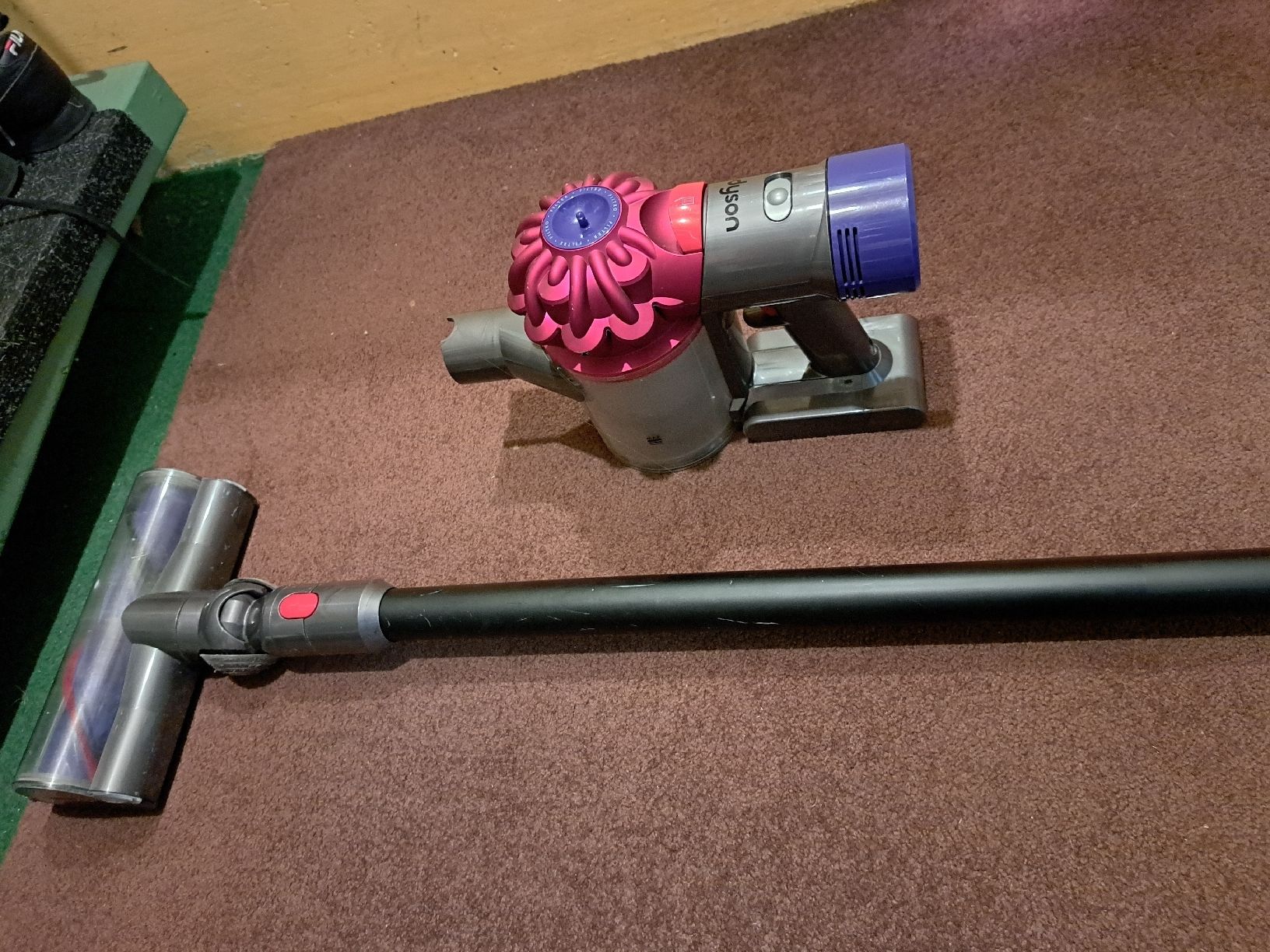 Dyson Aspirateurs & Accessoires: dyson v8 – D'occasion à Seengen par Allshop1