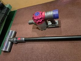 dyson v8
