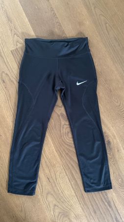 Nike Dammen Leggings Dri-Fit in Schwarz (Caprilänge) Gr. S