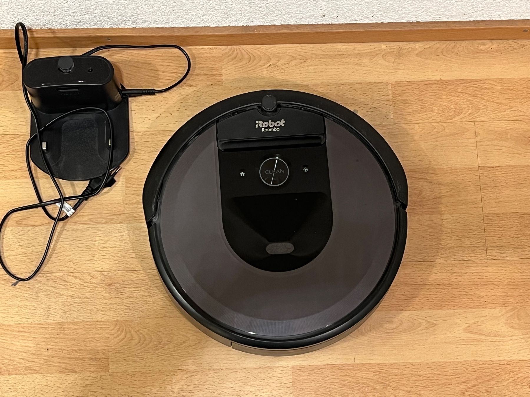 Irobot Aspirapolveri & Accessori: iRobot Roomba i7 Saugroboter – Usato da Allschwil venduto da eva_zsh8 1