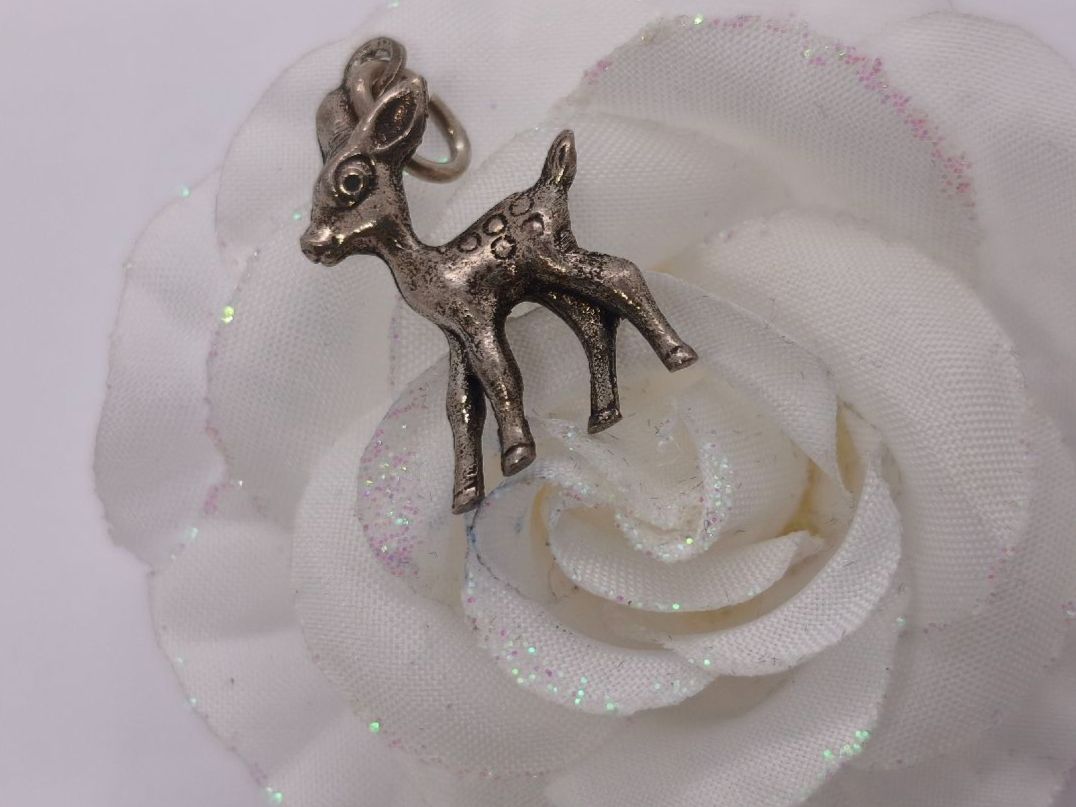 Ciondoli: Silberner Bambi Anhänger, 800 Silber Gestämpelt – Usato da St. Gallen venduto da GIULESGG