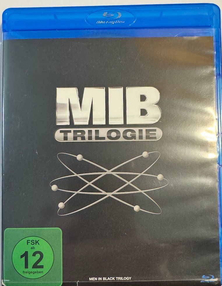 Tutti i DVDs: Blu-ray 3 Discs Set  MIB TRILOGY - MAN IN BLACK – Usato da Wisen venduto da gigisna
