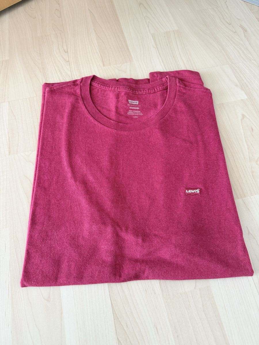 T-shirt: Levis Shirt – Usato da Rheineck venduto da Princessaitaliana