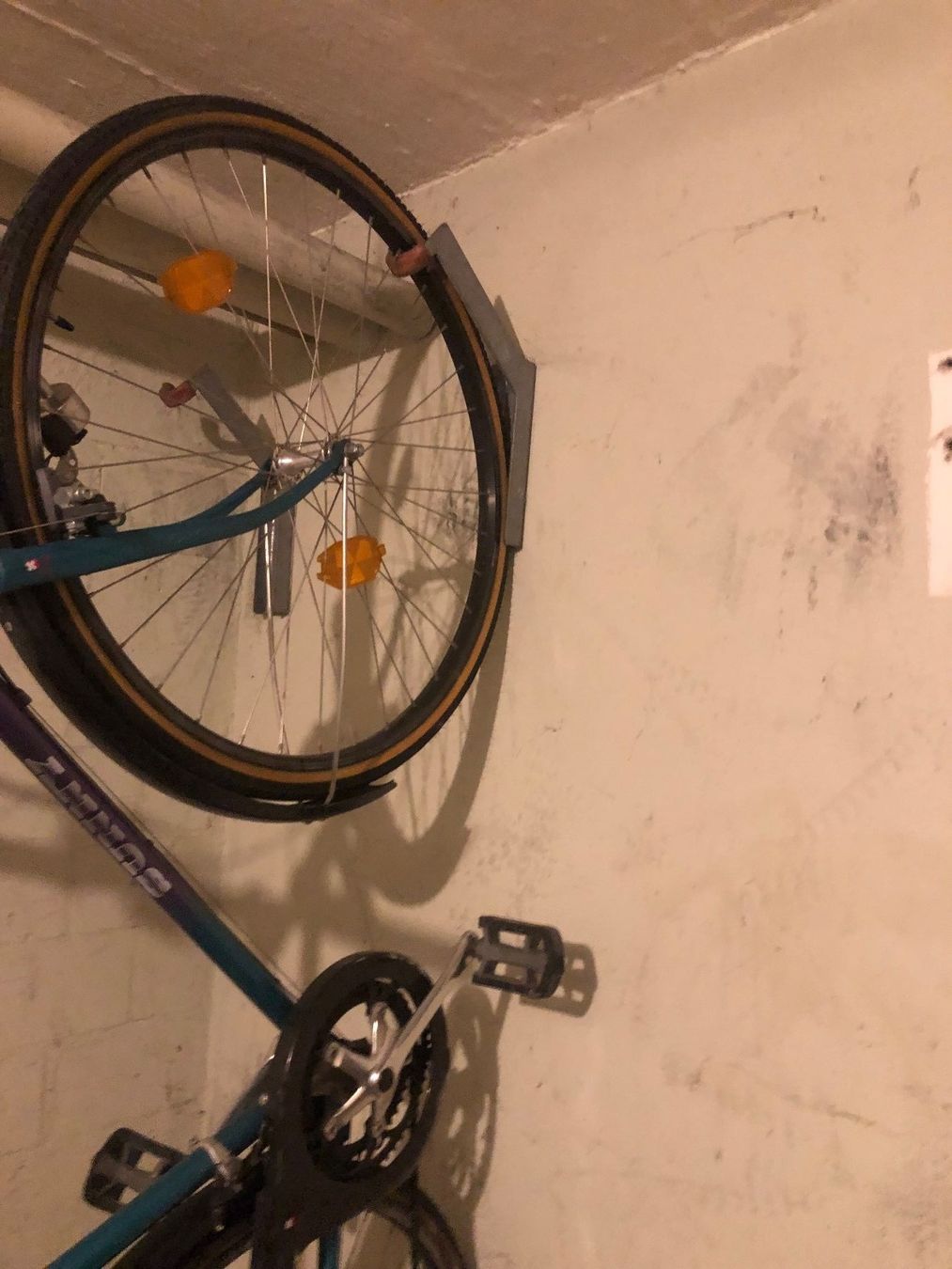 Supporti per biciclette: Support Vélo Mural Vertical – Usato da Biel-Bienne venduto da alos07 1