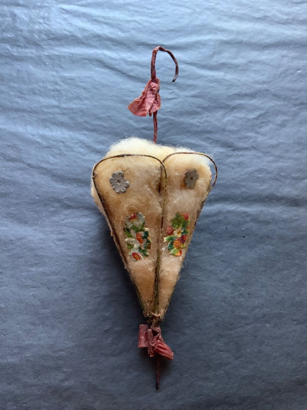 Alle Dekorationen: Alter Weihnachtsschmuck Watte Schirm 1920 – Gebraucht aus Hofstetten SO von zimtschnitte17