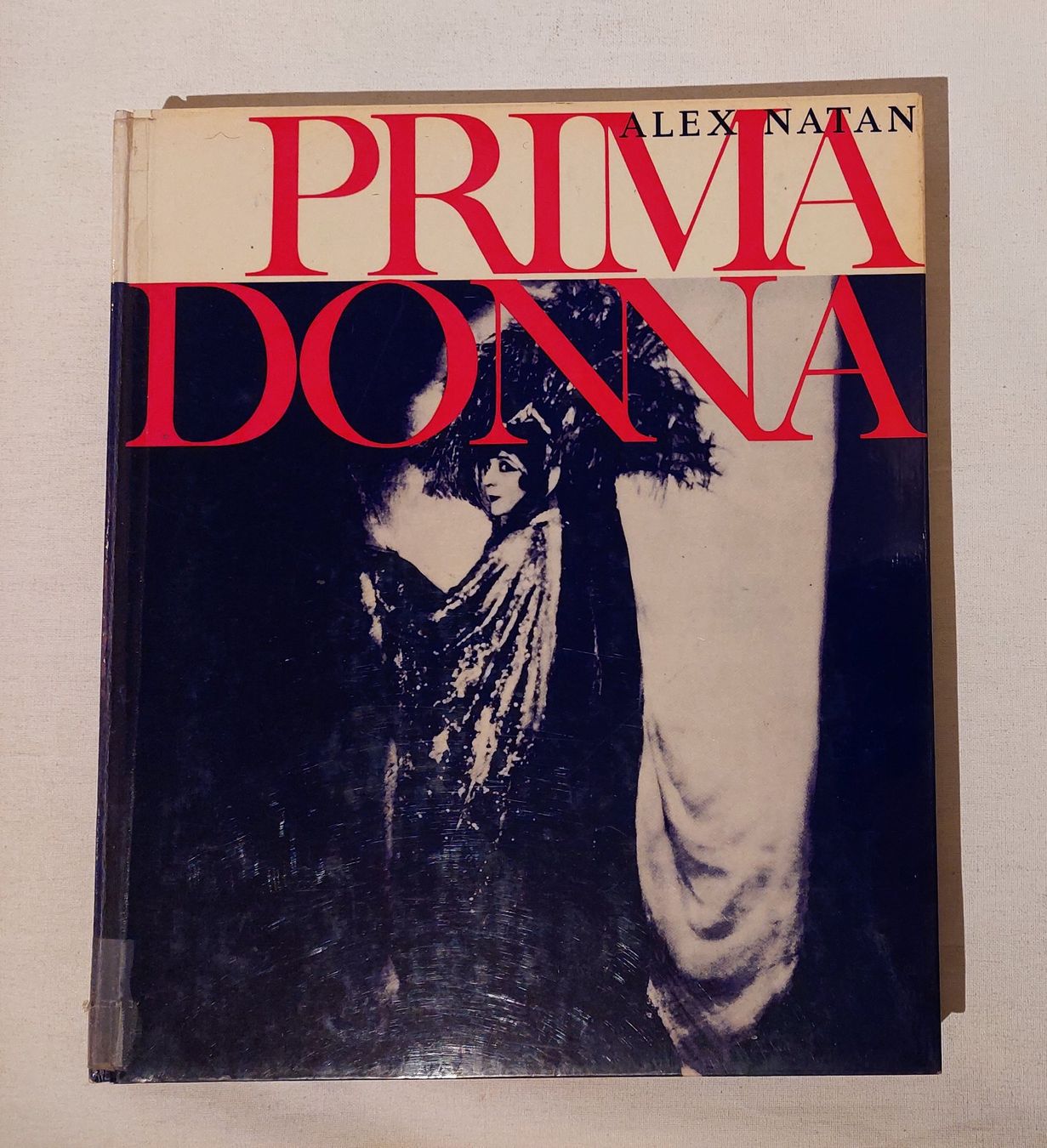 Bücher: Primadonna, Operndiven in Bild und Text – Gebraucht aus Zürich von Cortin