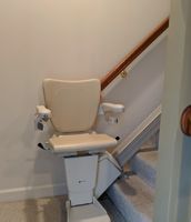 Handicare 1100 Treppenlift – Baujahr 2024 – ca. 5 m Schiene